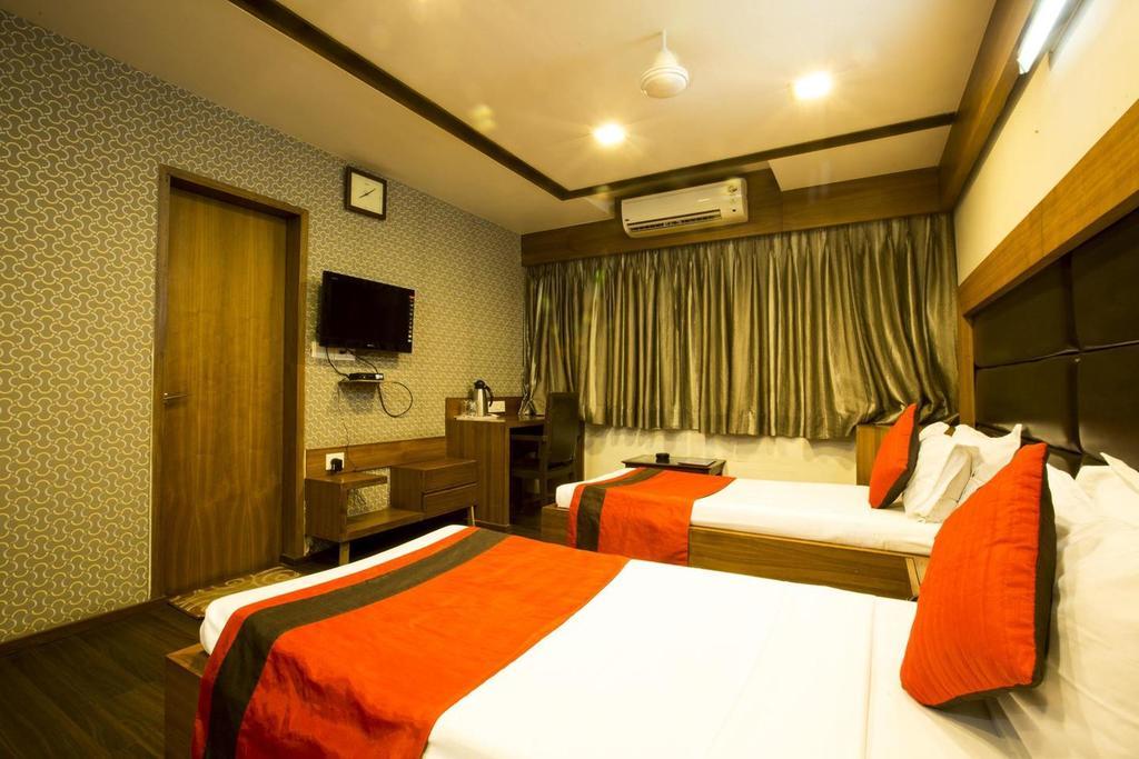Hotel Kanak Comfort Ahmedabad Exterior photo